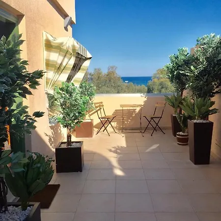 Seaview Luxury Penthouse Lägenhet Larnaca